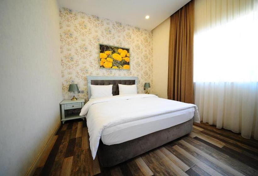 Suite with lake view, Macara Village Resort