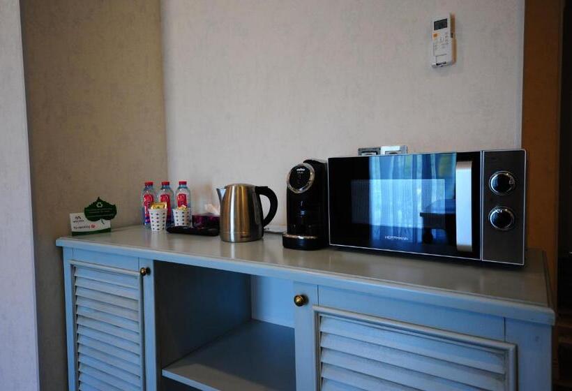 Suite with lake view, Macara Village Resort