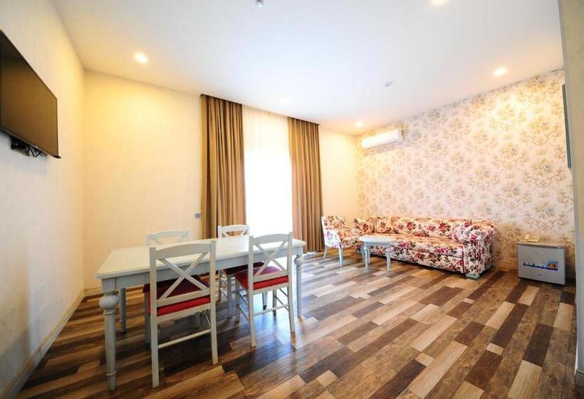 Suite with lake view, Macara Village Resort