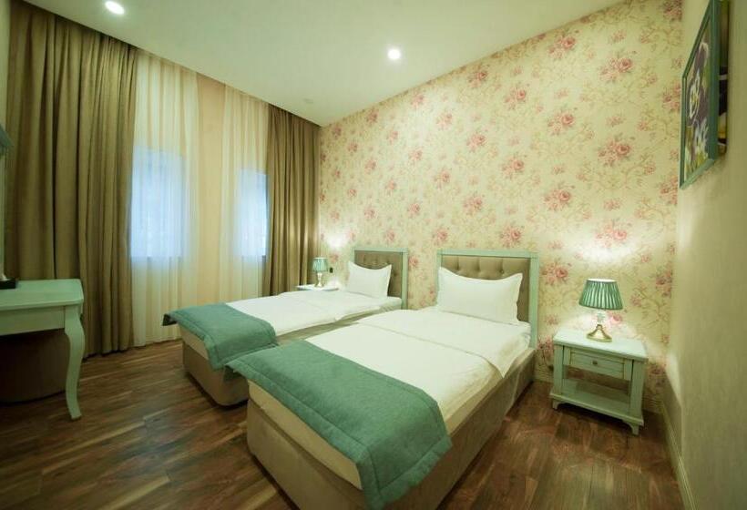 Suite with lake view, Macara Village Resort