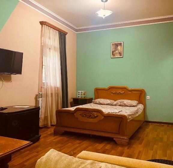 Quarto Triplo Economy, Eco