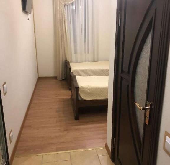 Номер Deluxe, Motel