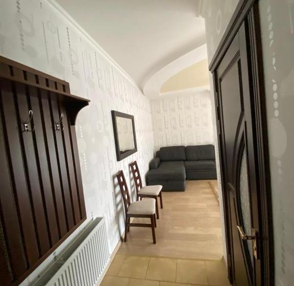 Suite Familiale, Motel