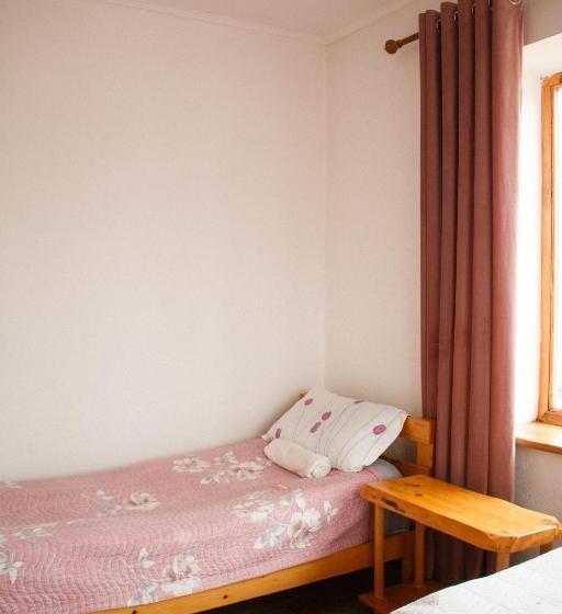اتاق کلاسیک سه تخته, Guest House Altyn Oimok