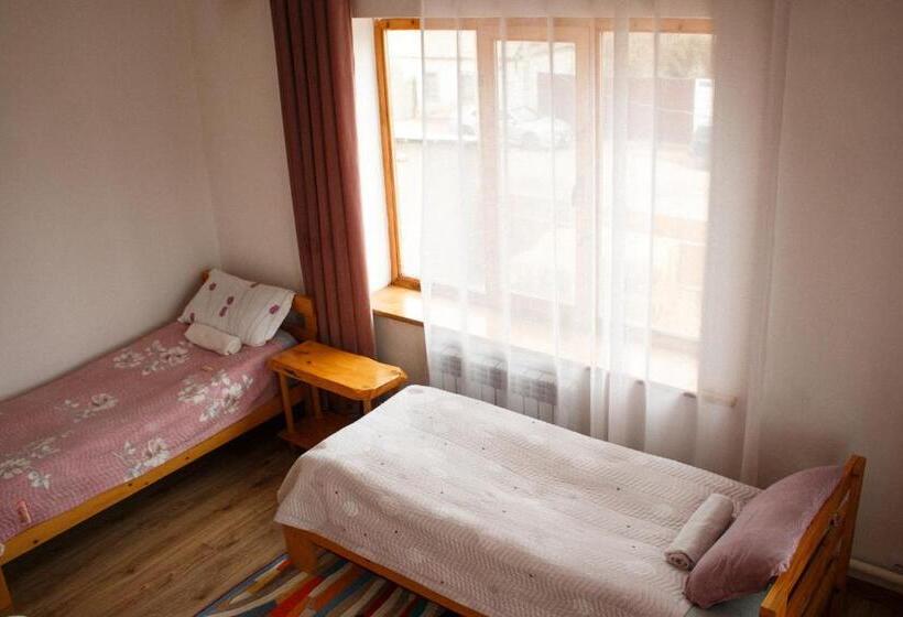 اتاق کلاسیک سه تخته, Guest House Altyn Oimok
