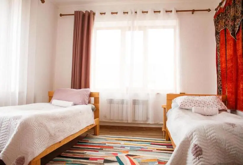 اتاق کلاسیک سه تخته, Guest House Altyn Oimok