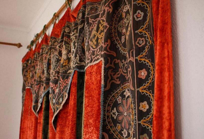 اتاق کلاسیک سه تخته, Guest House Altyn Oimok