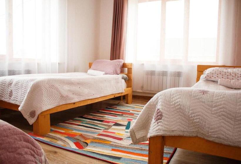 اتاق کلاسیک سه تخته, Guest House Altyn Oimok