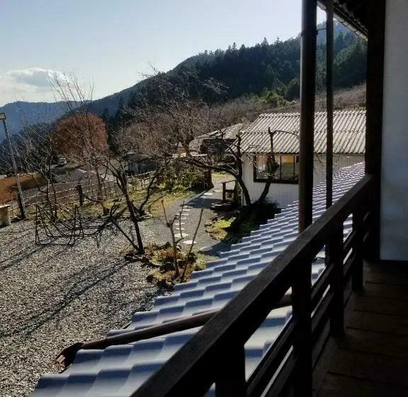 バスルーム共有のトリプルスタンダード, Guesthouse En