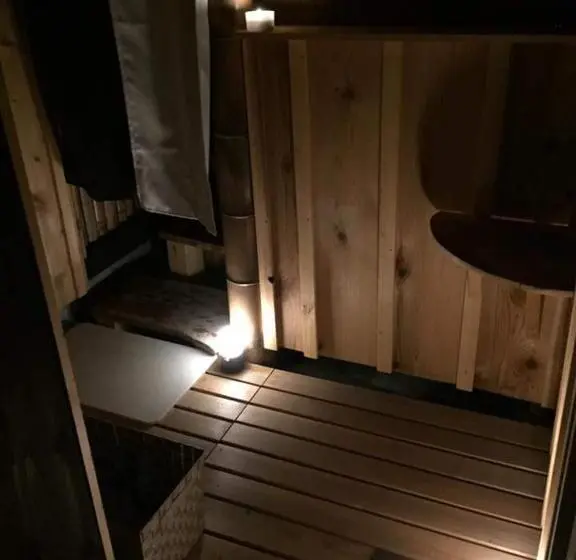 バスルーム共有のトリプルスタンダード, Guesthouse En