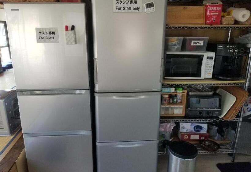 חדר סטנדרטי לארבעה עם חדר אמבטיה משותף, Guesthouse En