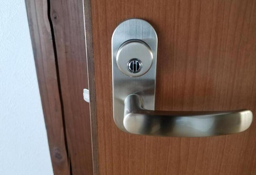 חדר סטנדרטי לארבעה עם חדר אמבטיה משותף, Guesthouse En