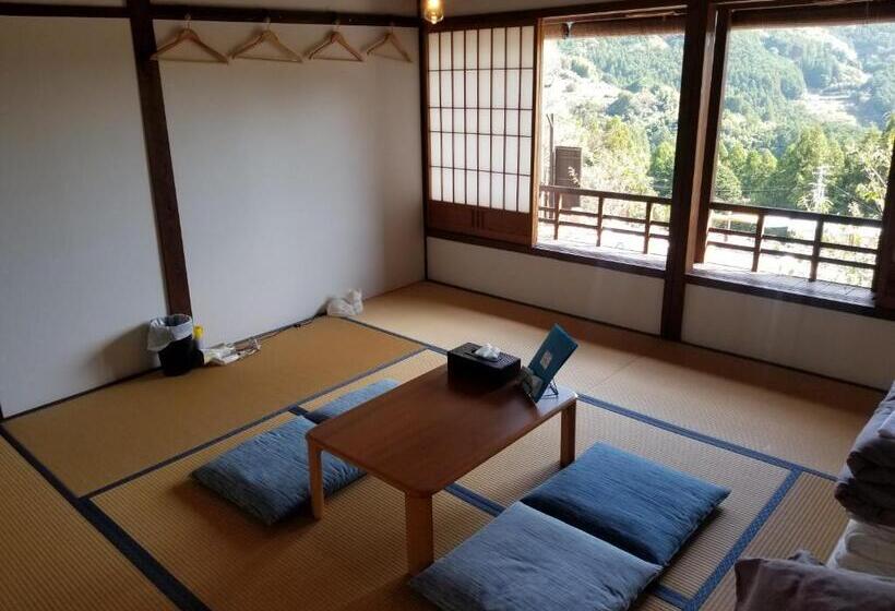 חדר סטנדרטי לארבעה עם חדר אמבטיה משותף, Guesthouse En