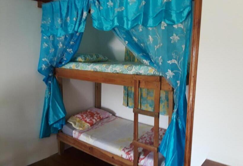 בקתת חדר, Hidden Haven