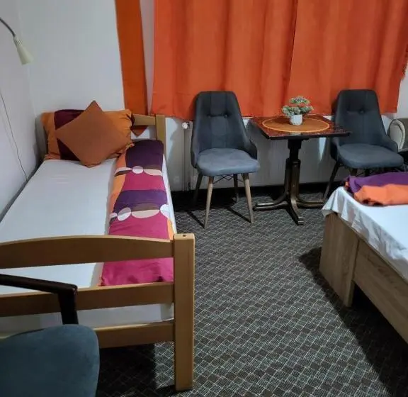 اتاق استاندارد چهار تخته, Vila Mala Evropa