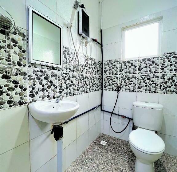 غرفة قياسية ثلاثية مزودة بشرفة, Suang Noh Homestay Kundasang