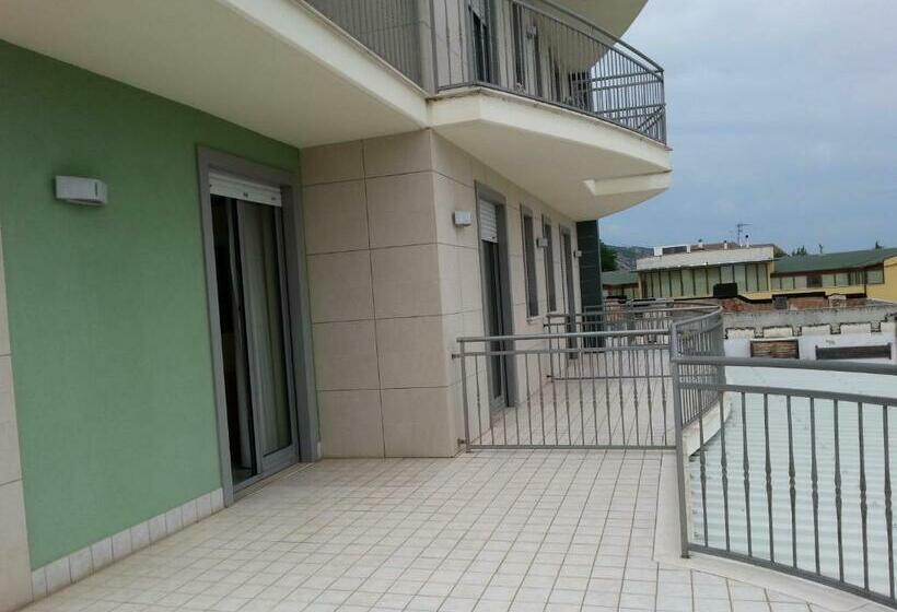 غرفة قياسية ثلاثية, Pegaso