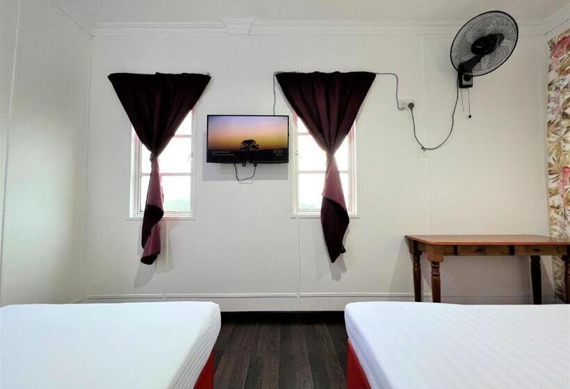 Трехместный Номер Стандарт с Балконом, Suang Noh Homestay Kundasang