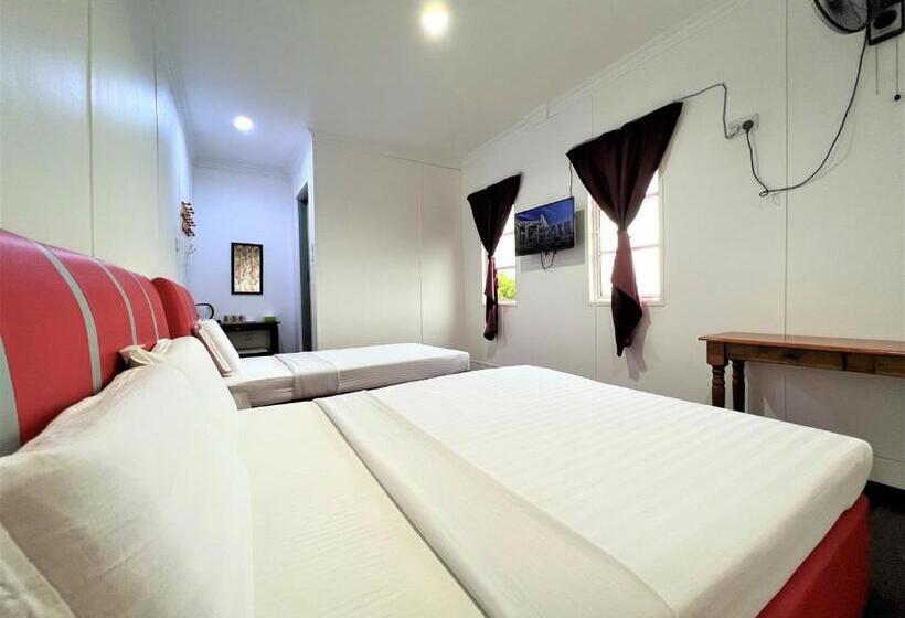 غرفة قياسية ثلاثية مزودة بشرفة, Suang Noh Homestay Kundasang
