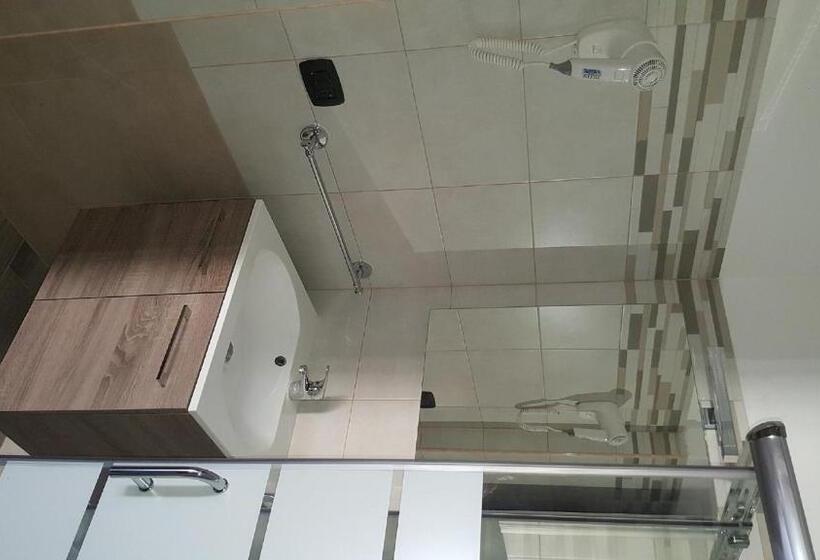 标准工作室, Camere Marisol