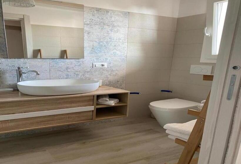 高级三人间, Camere Marisol