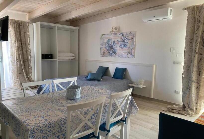 高级三人间, Camere Marisol