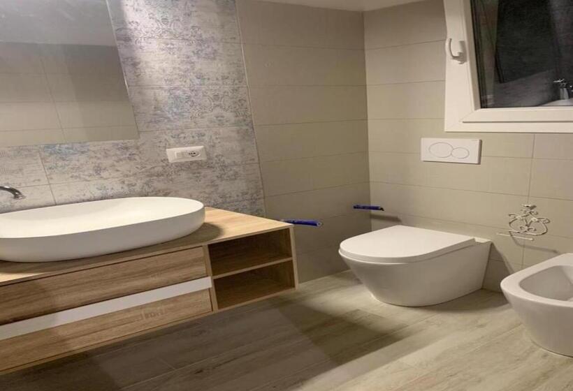 高级三人间, Camere Marisol