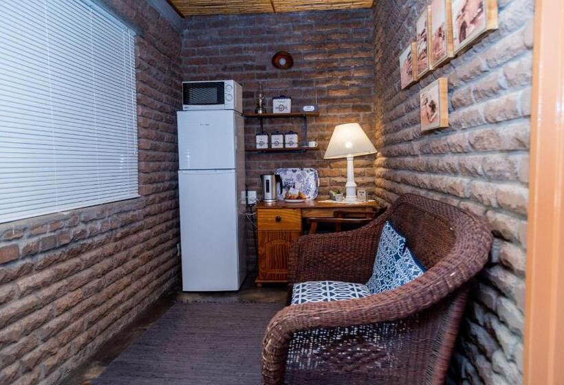 ファミリールーム, Kalahari Camelthorn Guesthouse And Camping