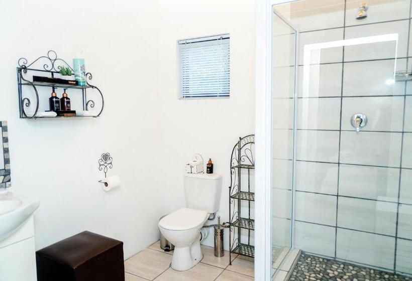 デラックスルーム, Kalahari Camelthorn Guesthouse And Camping