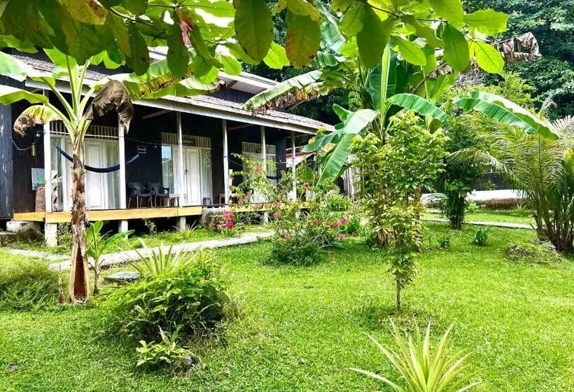 バス共有のスタンダードルーム, Sanctum Una Una Eco Dive Resort