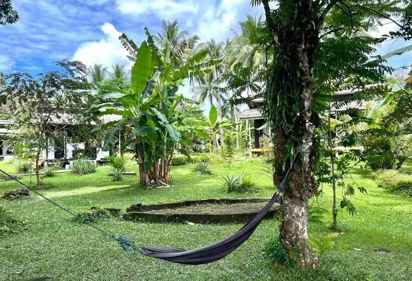 バス共有のスタンダードルーム, Sanctum Una Una Eco Dive Resort