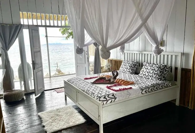 オーシャンビュースタンダードルーム, Sanctum Una Una Eco Dive Resort