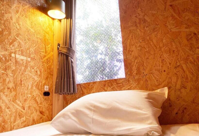 Seng i Delt Værelse, Adliv/factry Stay/工場に泊まれる