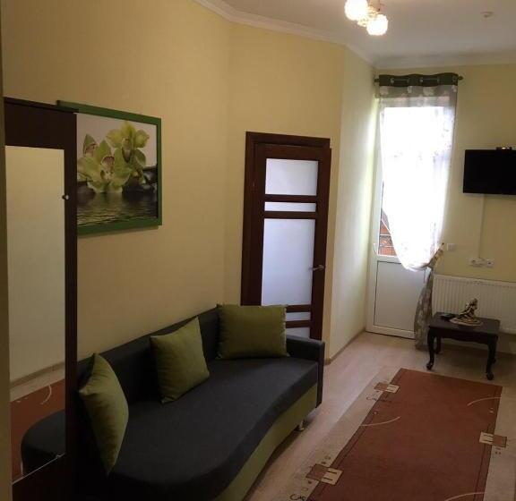 スイート, Avalon котедж на озері