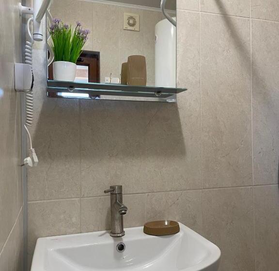 1ベッドルームハウス, Avalon котедж на озері