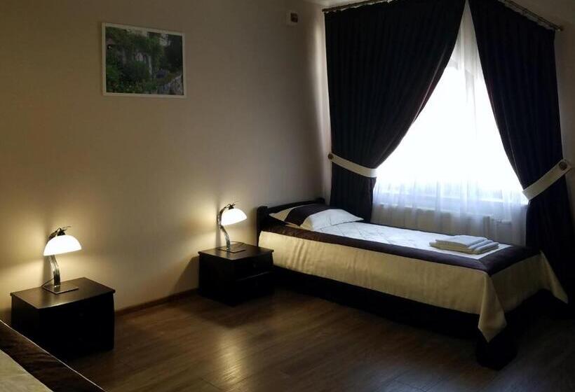 Номер Стандарт, Central Park