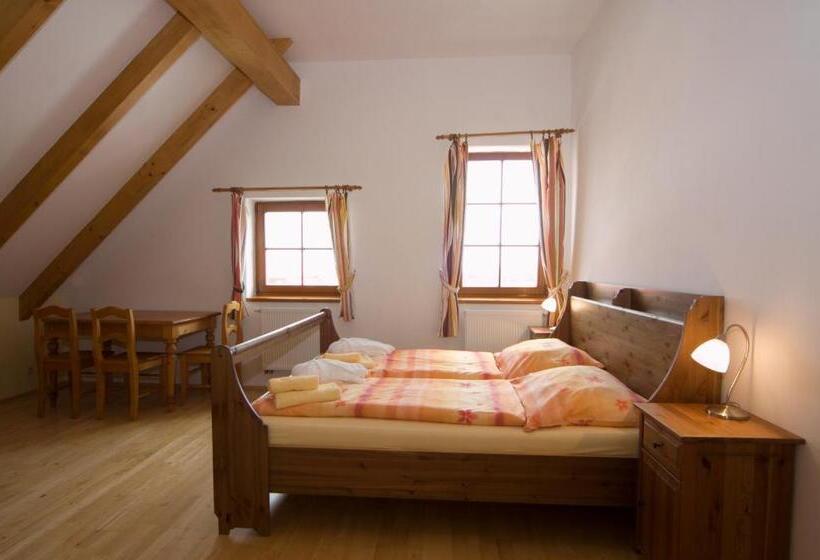 חדר סטנדרט לשלושה, Ový A Jezdecký Areál Dvůr Krutěnice