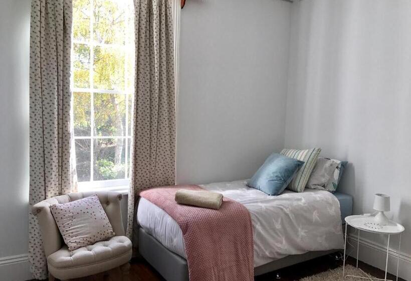 منزل غرفة نوم واحدة, Robin Hoods Well Farm Stay