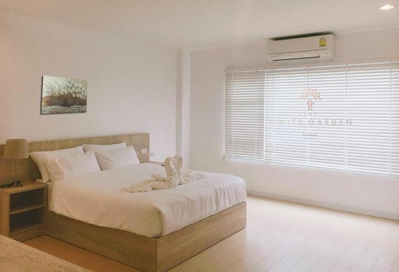 Номер Стандарт с Балконом, The White Garden Premier Saraburi