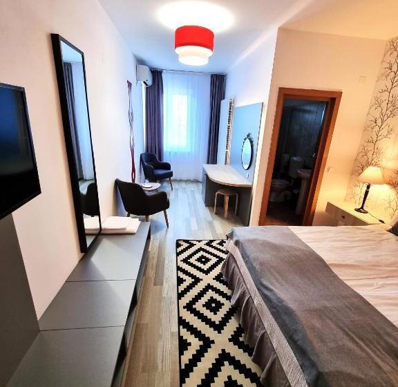キングサイズベッドのスタンダードルーム, Motel Via Targu Mures