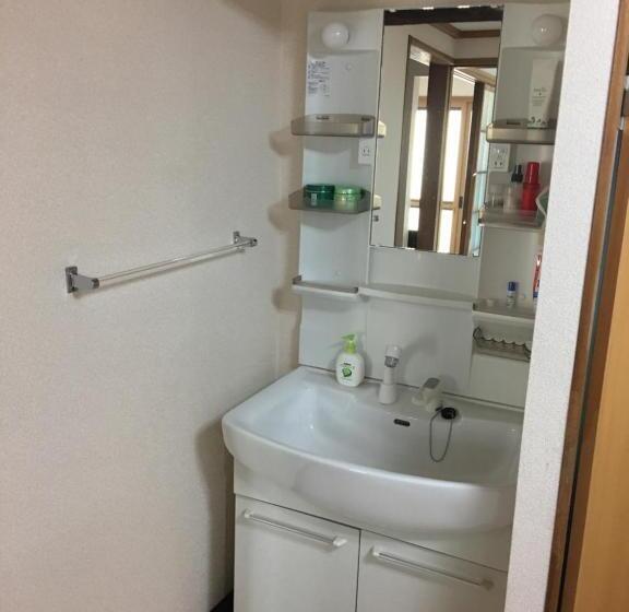 חדר סטנדרט לשלושה עם חדר אמבטיה משוף, Guesthouse Mame庵