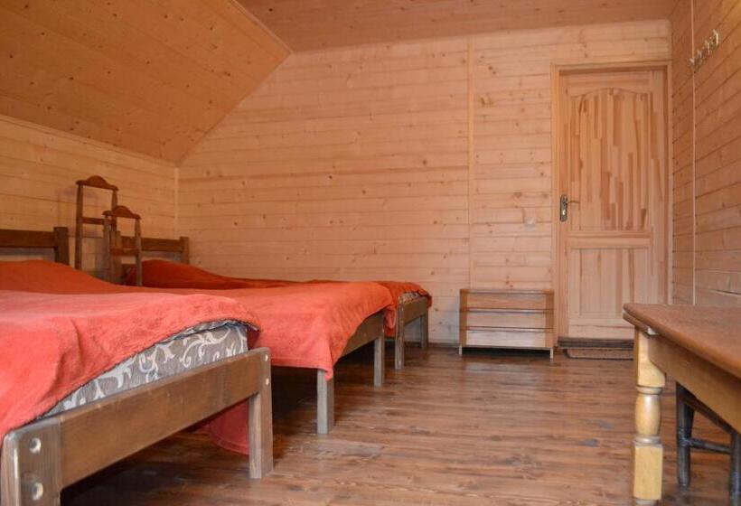 غرفة قياسية رباعية, 4 Mountains