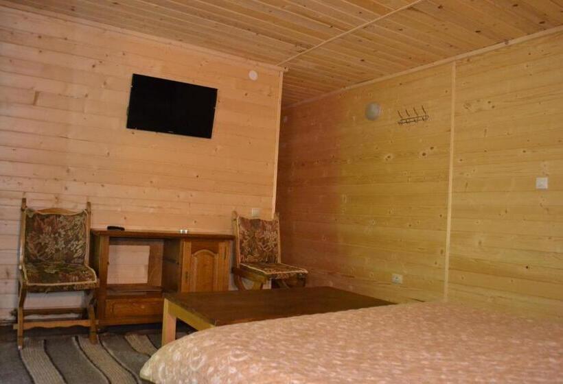 جناح مطل على البحر, 4 Mountains