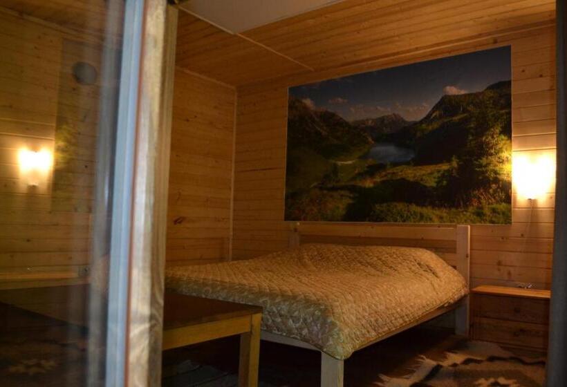 جناح مطل على البحر, 4 Mountains