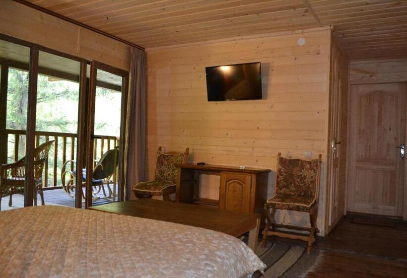 جناح مطل على البحر, 4 Mountains