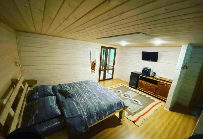 جناح مزود بتراس, 4 Mountains