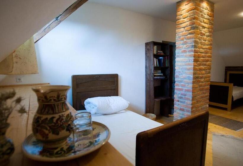 클래식 4인 룸, Barn Guesthouse / Csűr Vendégház