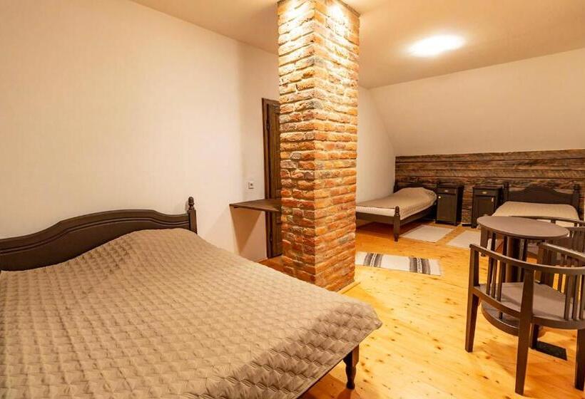 클래식 4인 룸, Barn Guesthouse / Csűr Vendégház