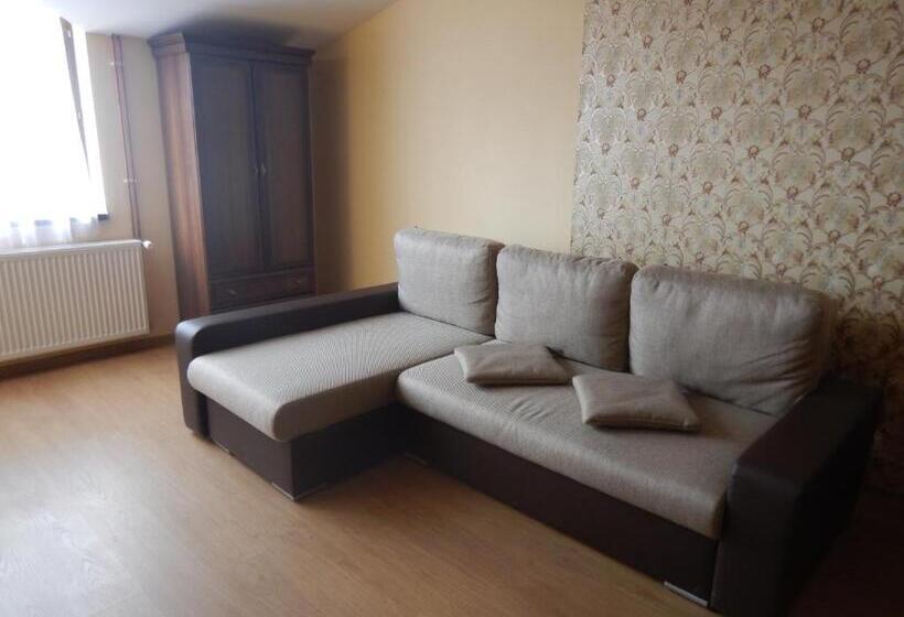 スイート, Konsky Dvor