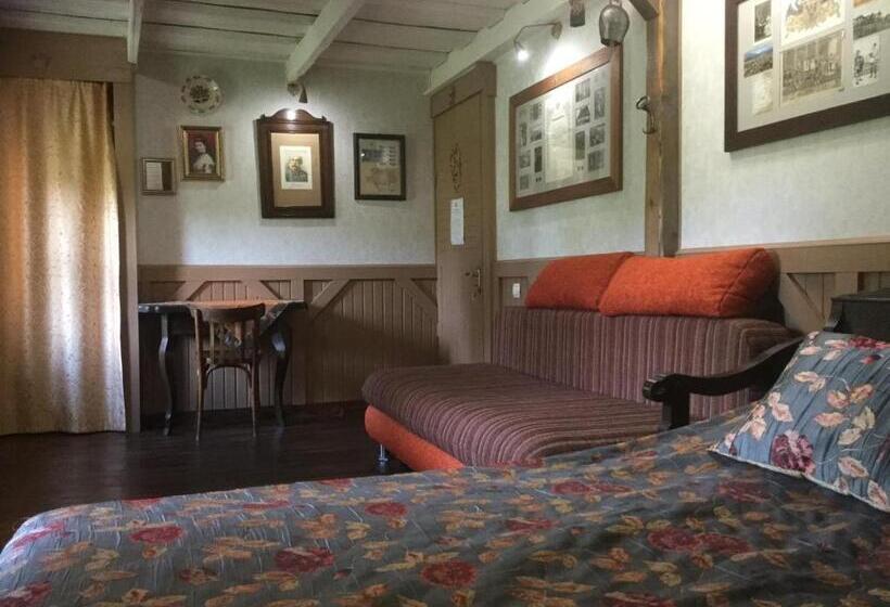 חדר משפחתי, Salamandra Village